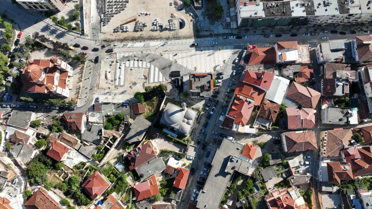 Vila Fatos Qama Berat Esterno foto